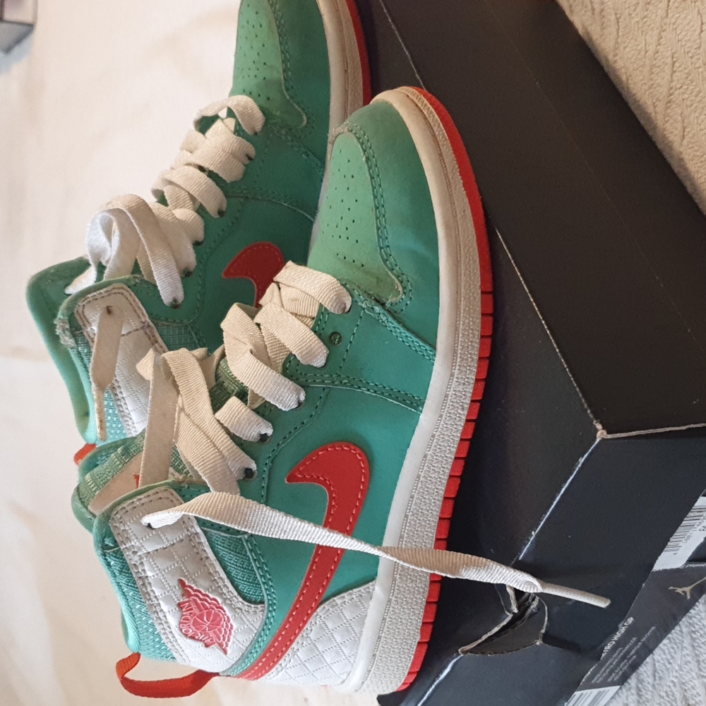 Jordan 1 retro Hightower size 11 children.